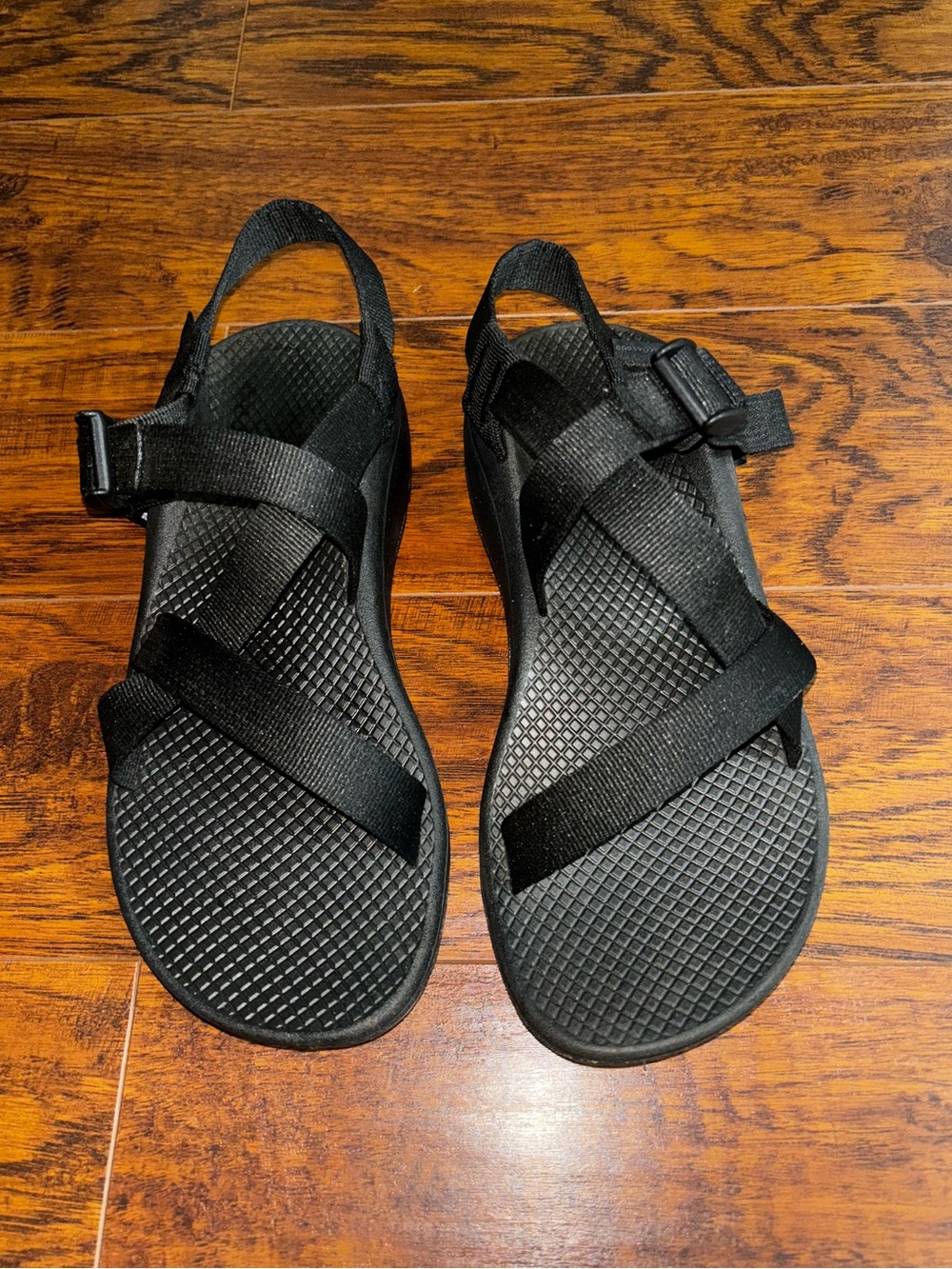 Chaco’s Z Cloud Solid Black Sandals Classic Strappy Outdoor Hiking Shoe Men’s 8